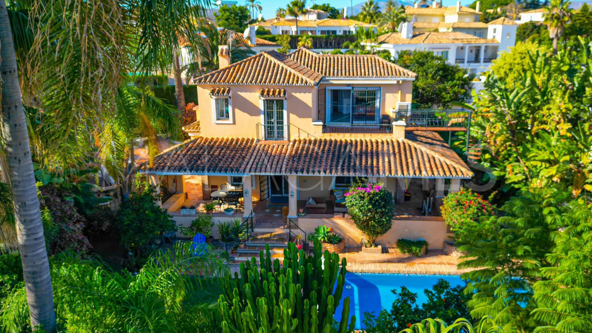 Villa for sale in Guadalmina Alta