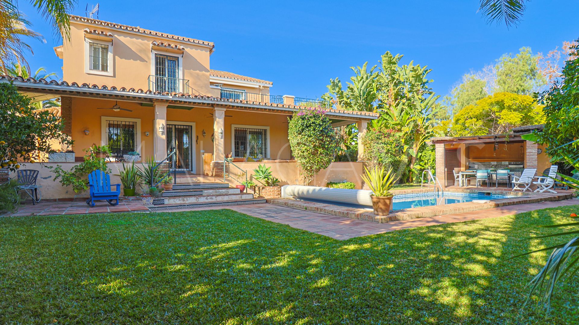 Buy villa with 4 bedrooms in Guadalmina Alta