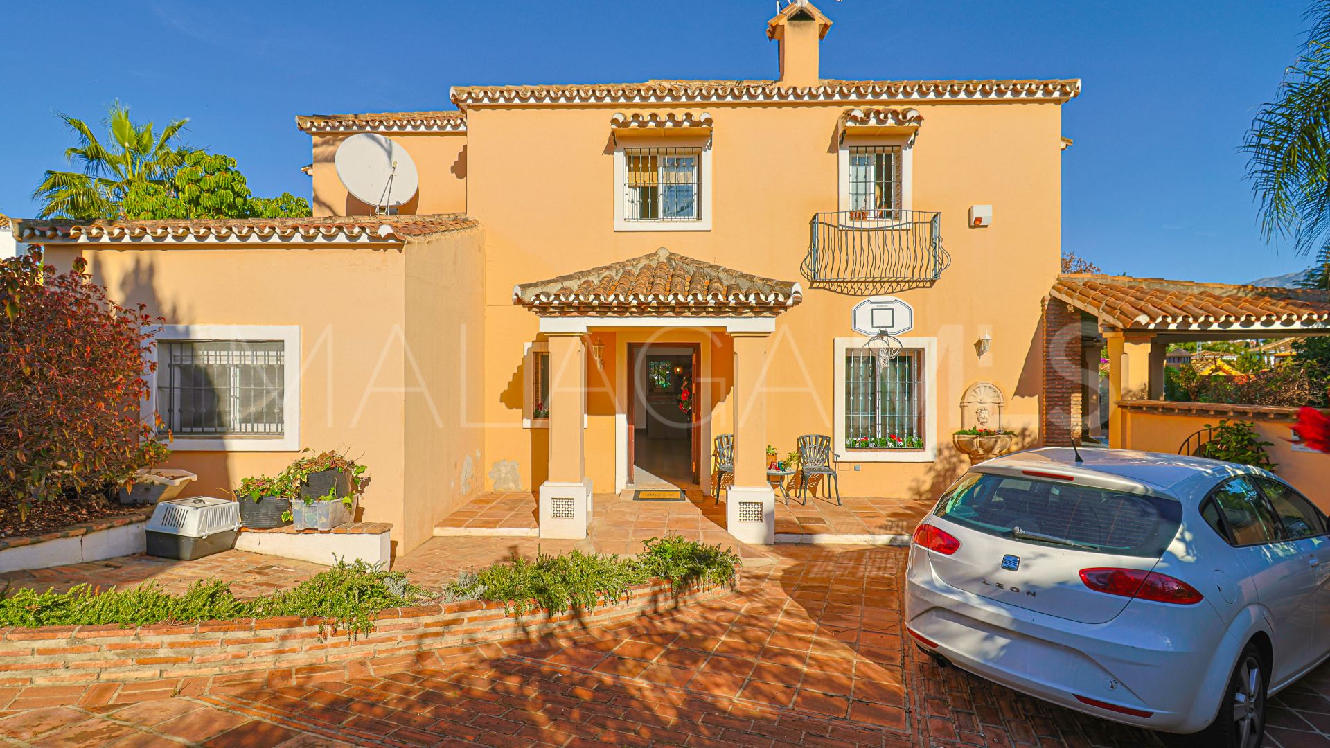 Buy villa with 4 bedrooms in Guadalmina Alta