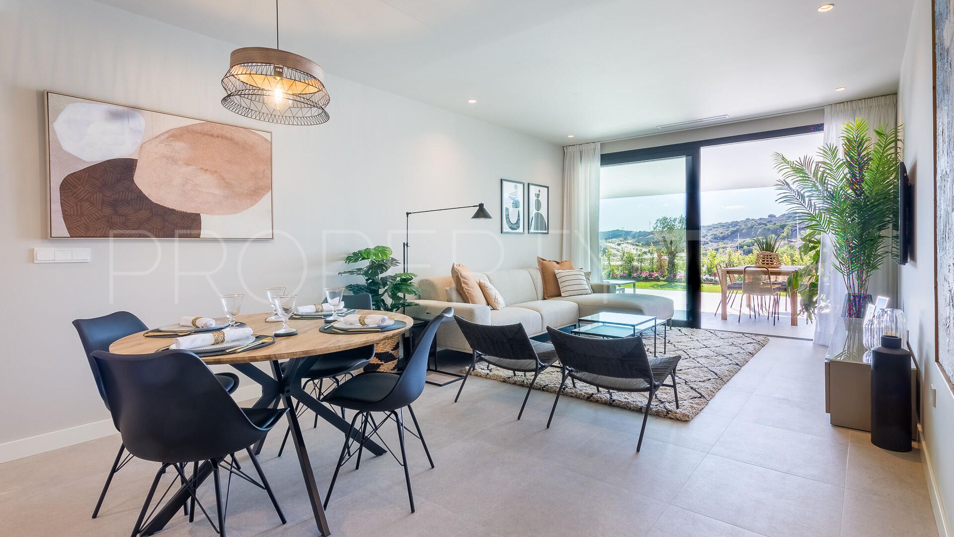 Comprar apartamento planta baja en Estepona Oeste de 3 dormitorios