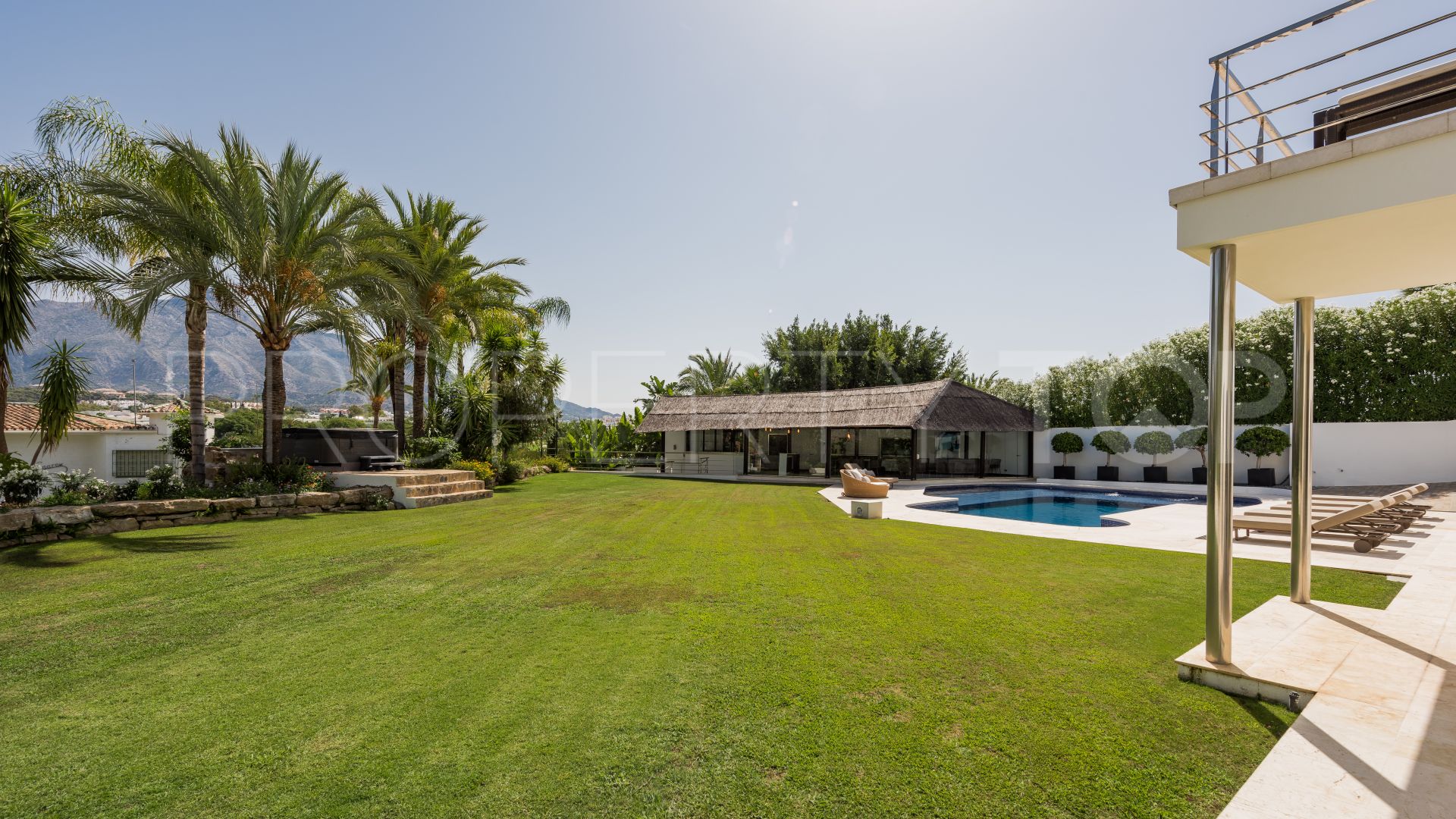 Villa for sale in Las Brisas with 7 bedrooms