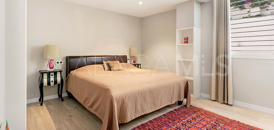 Se vende villa in Nueva Andalucia with 7 bedrooms