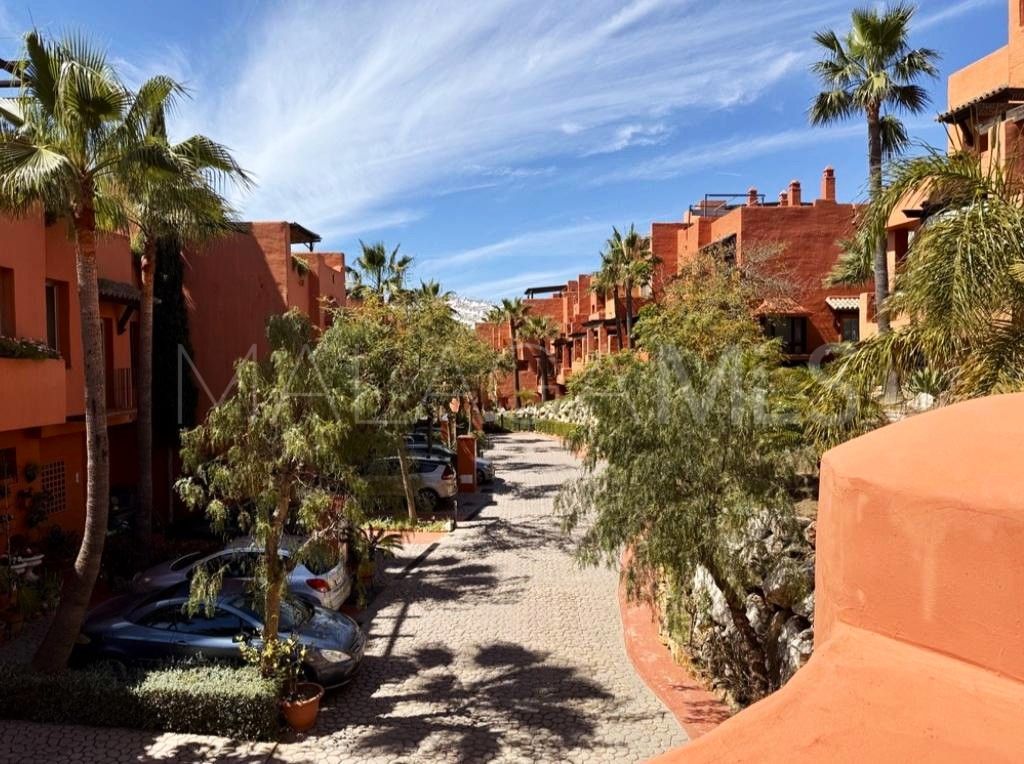 Bahia de las Rocas semi detached house for sale