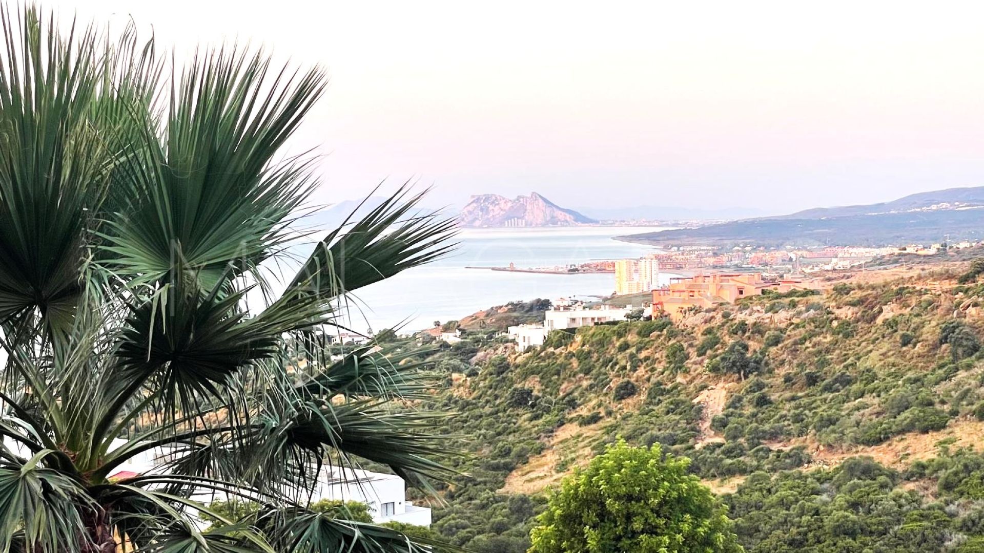 Bahia de las Rocas semi detached house for sale