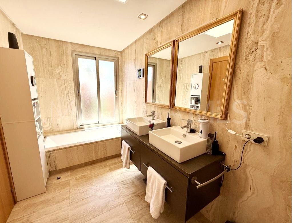 Bahia de las Rocas semi detached house for sale