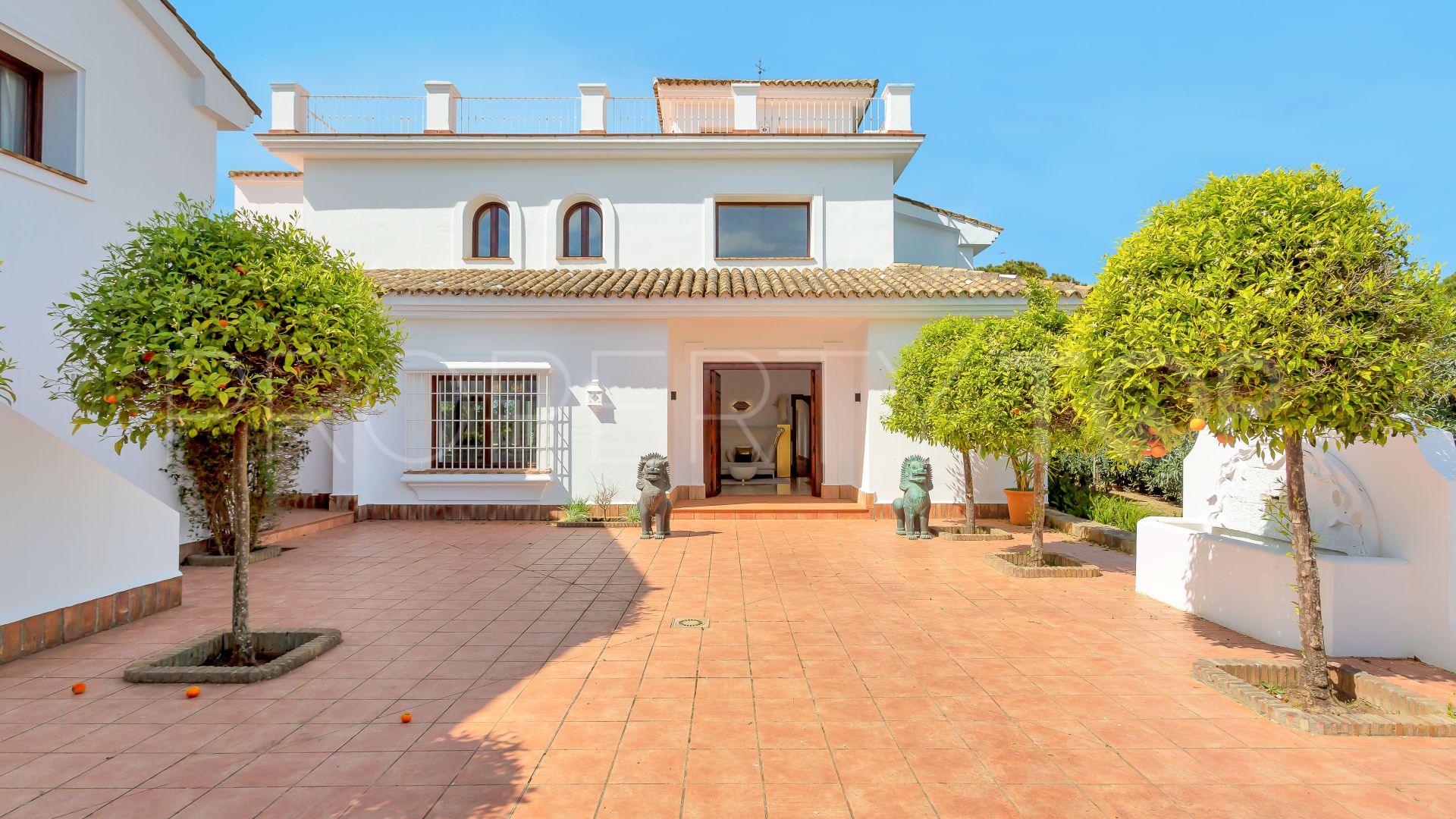 For sale villa with 5 bedrooms in Zona G