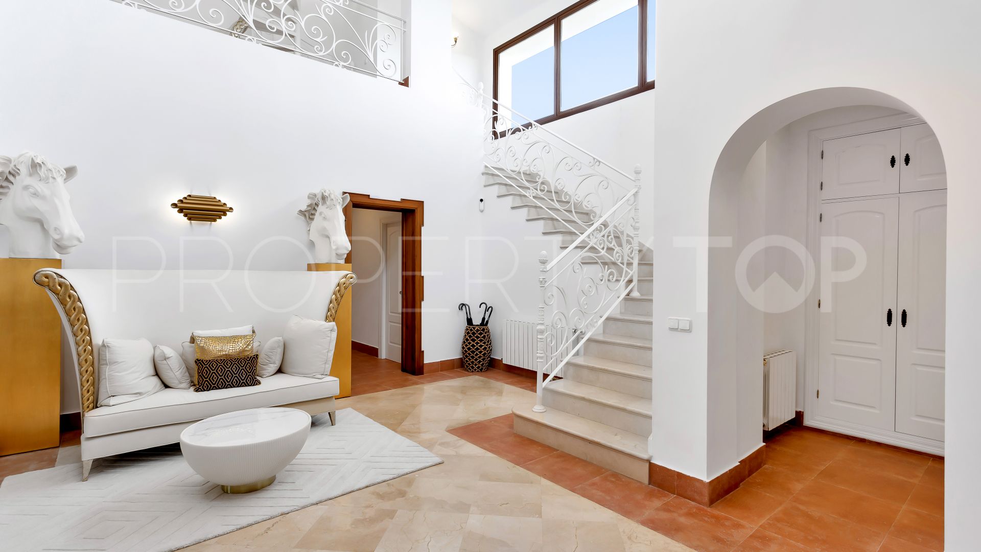 For sale villa with 5 bedrooms in Zona G