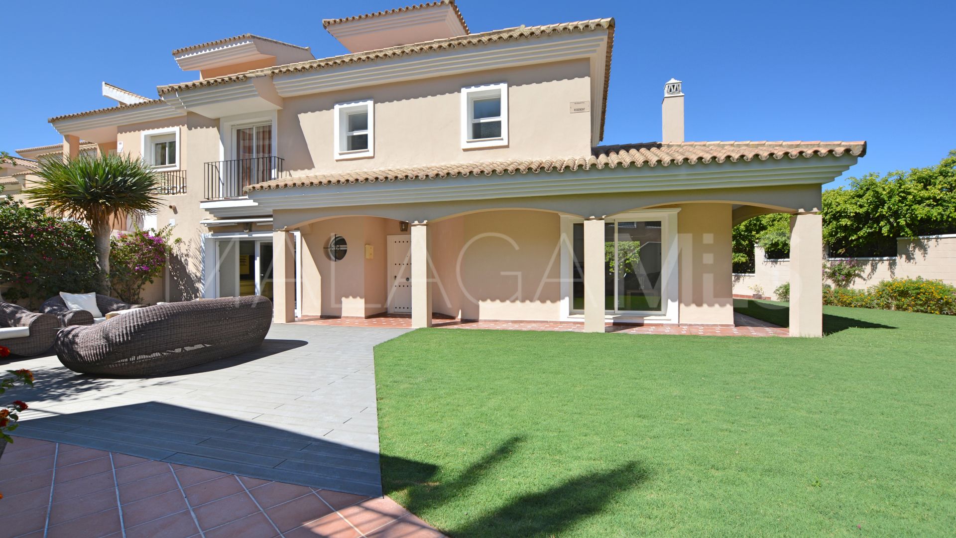 Villa with 5 bedrooms for sale in Duquesa Village