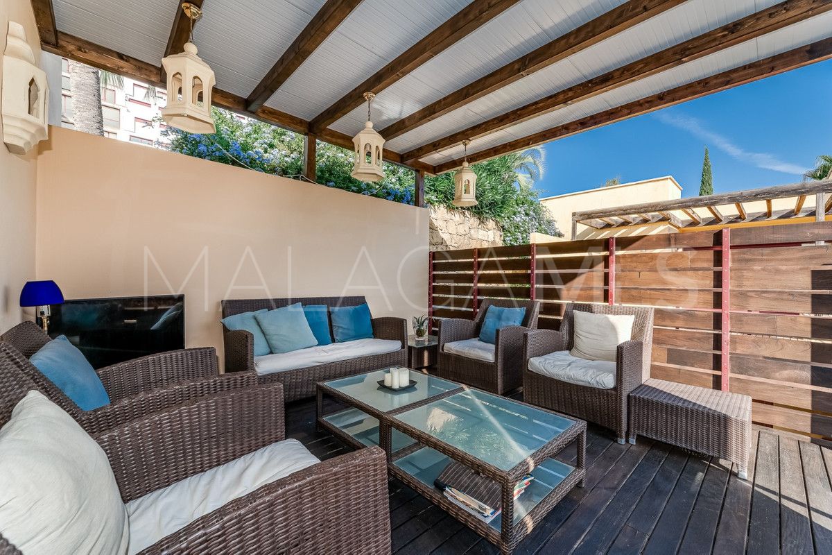 For sale villa with 4 bedrooms in Benahavis