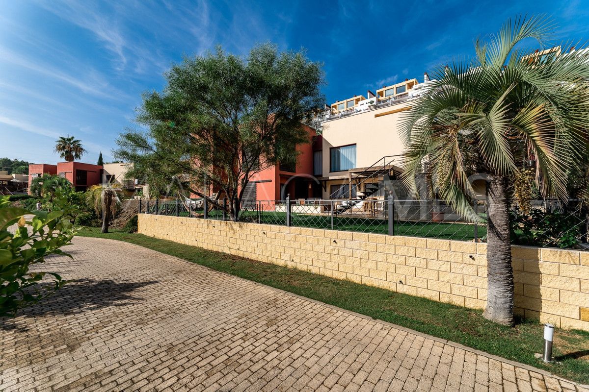 For sale villa with 4 bedrooms in Benahavis