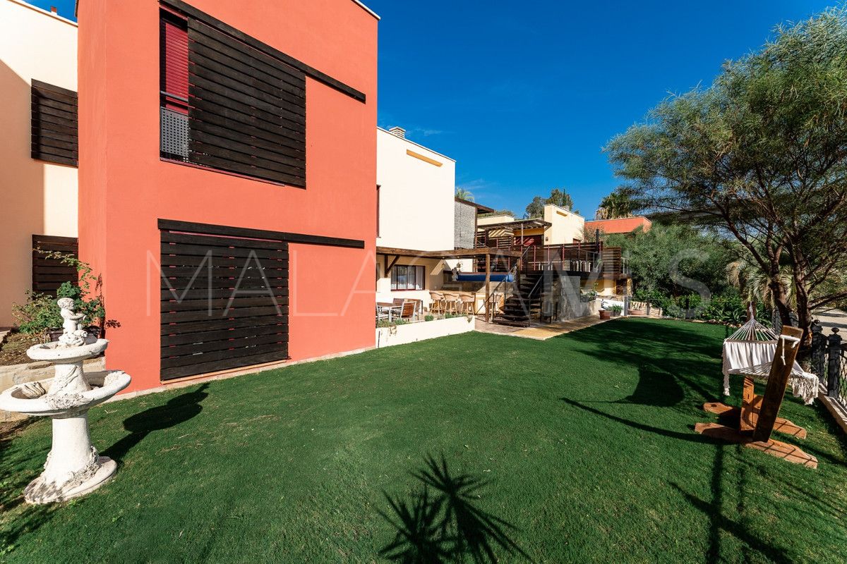 Villa for sale in Benahavis