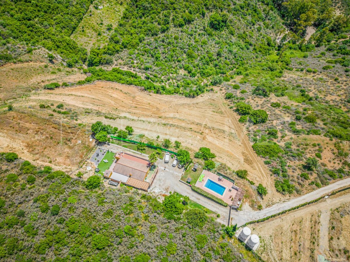 Finca for sale in Casares