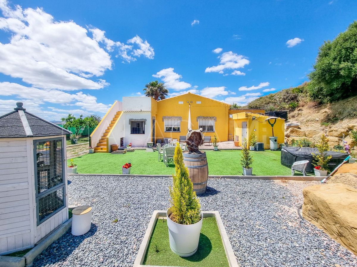 Finca for sale in Casares