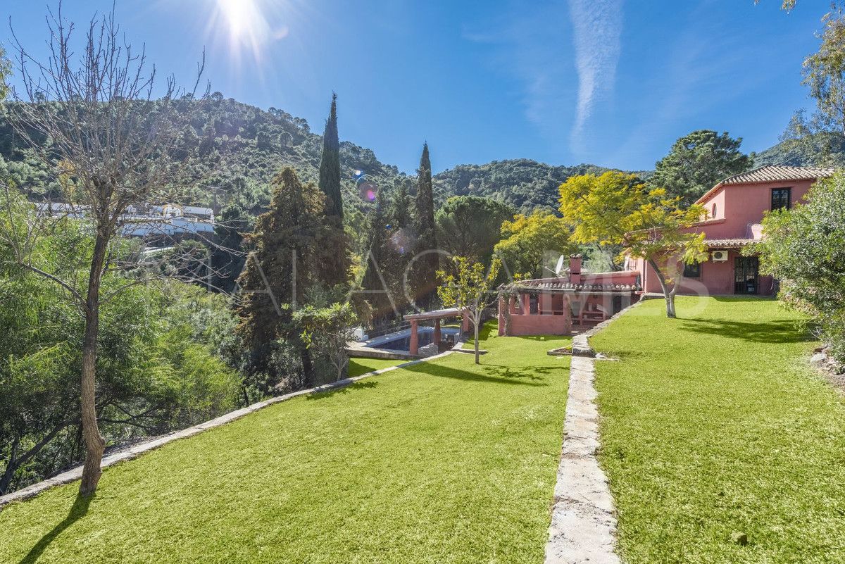 Finca for sale in Benahavis