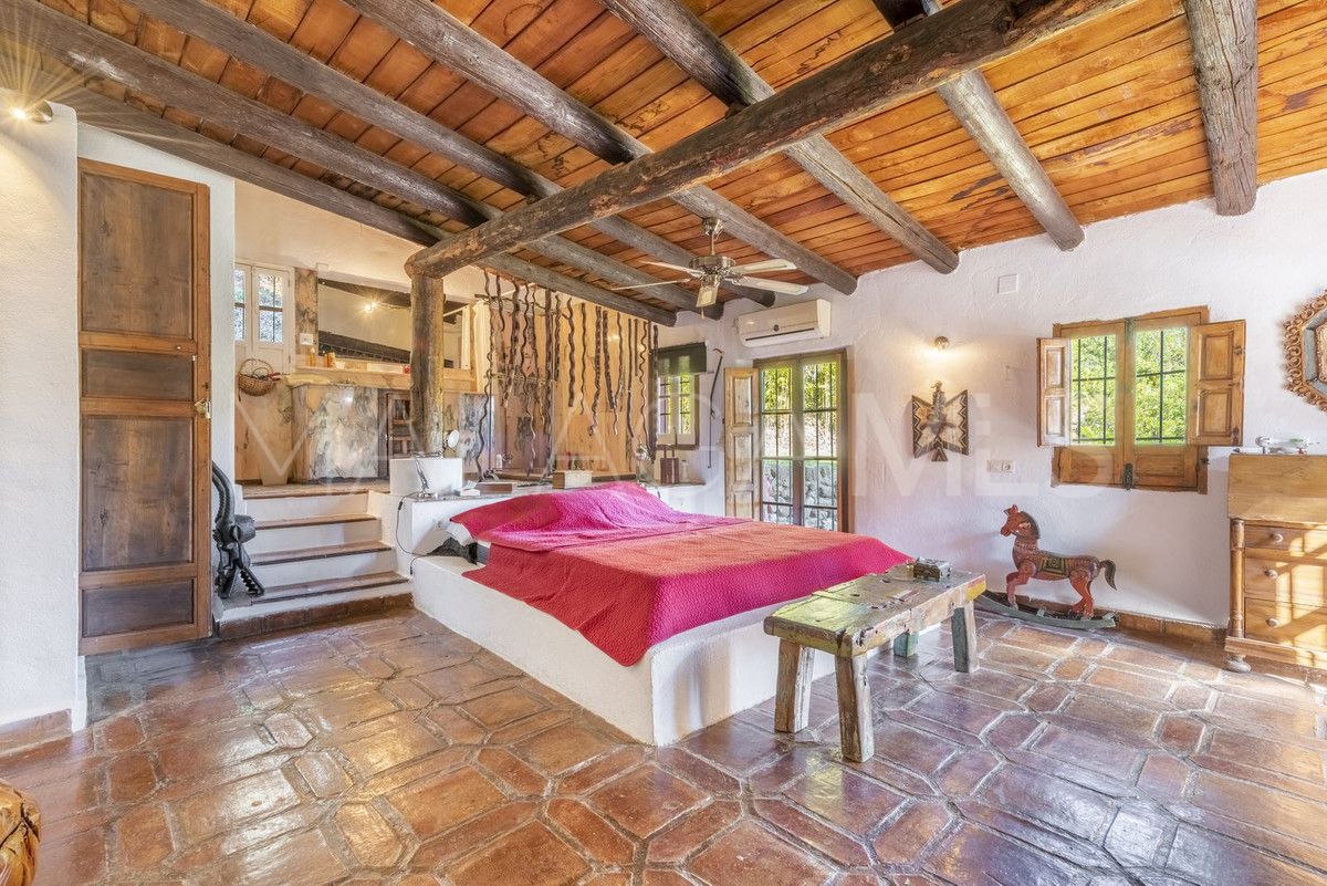 Finca for sale in Benahavis