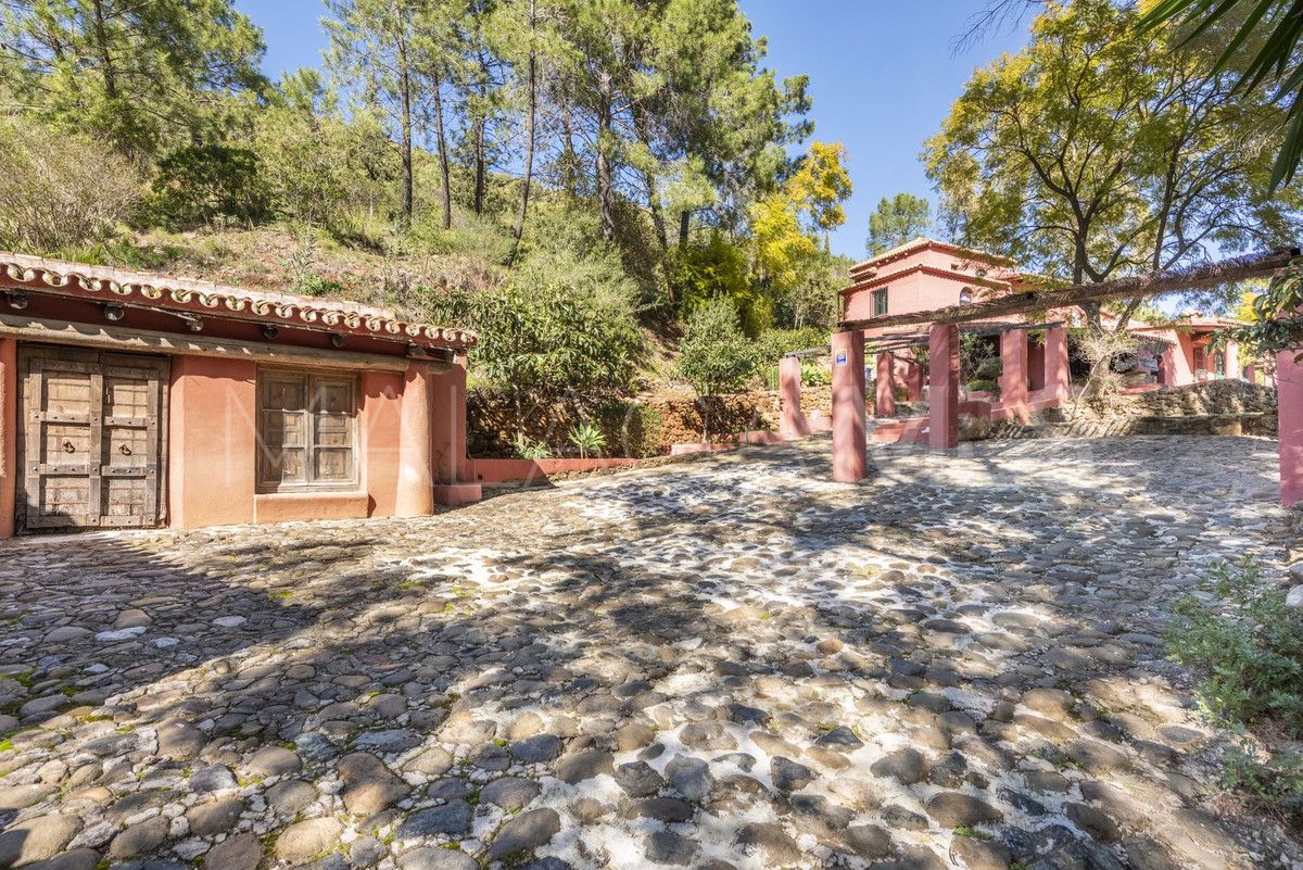 Finca for sale in Benahavis