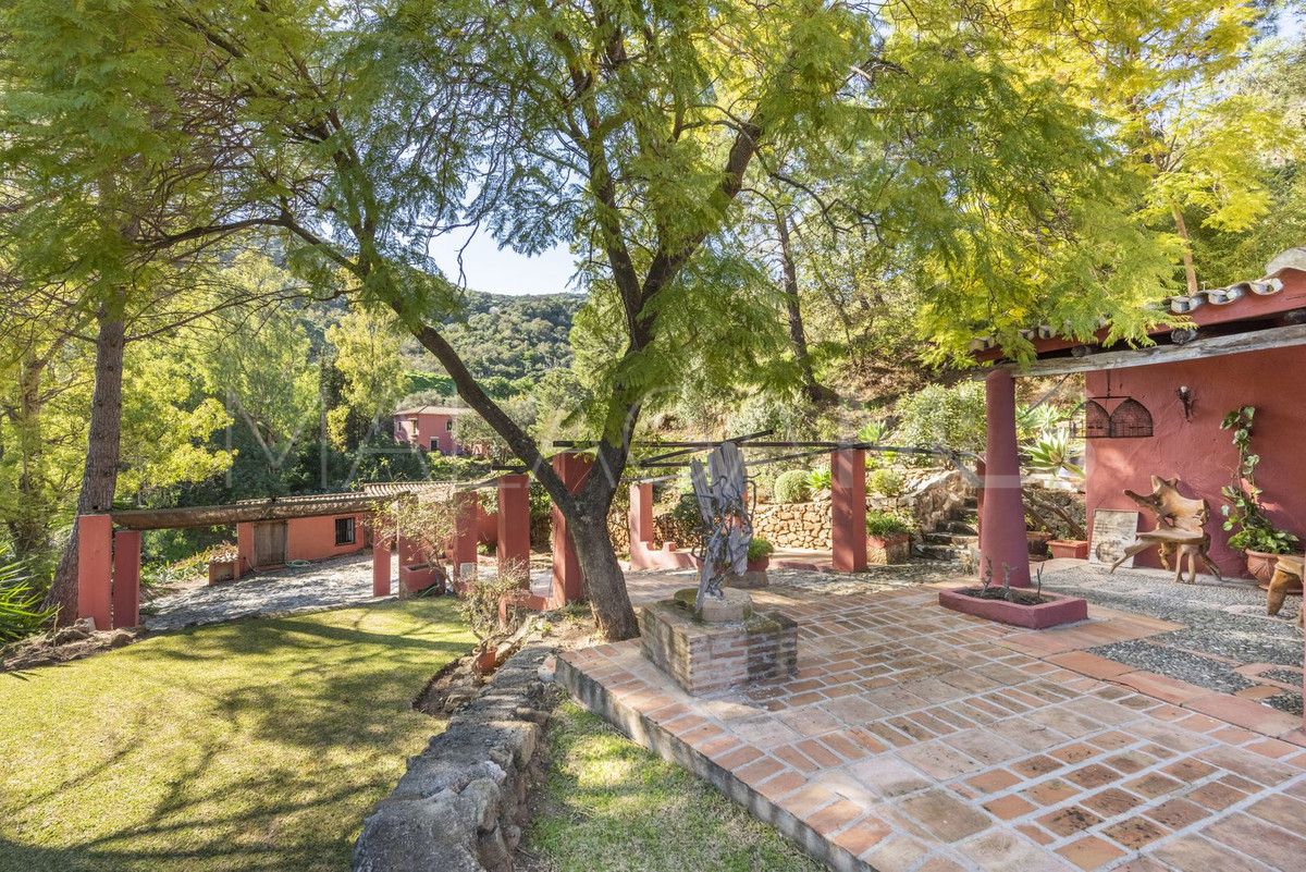 Finca for sale in Benahavis