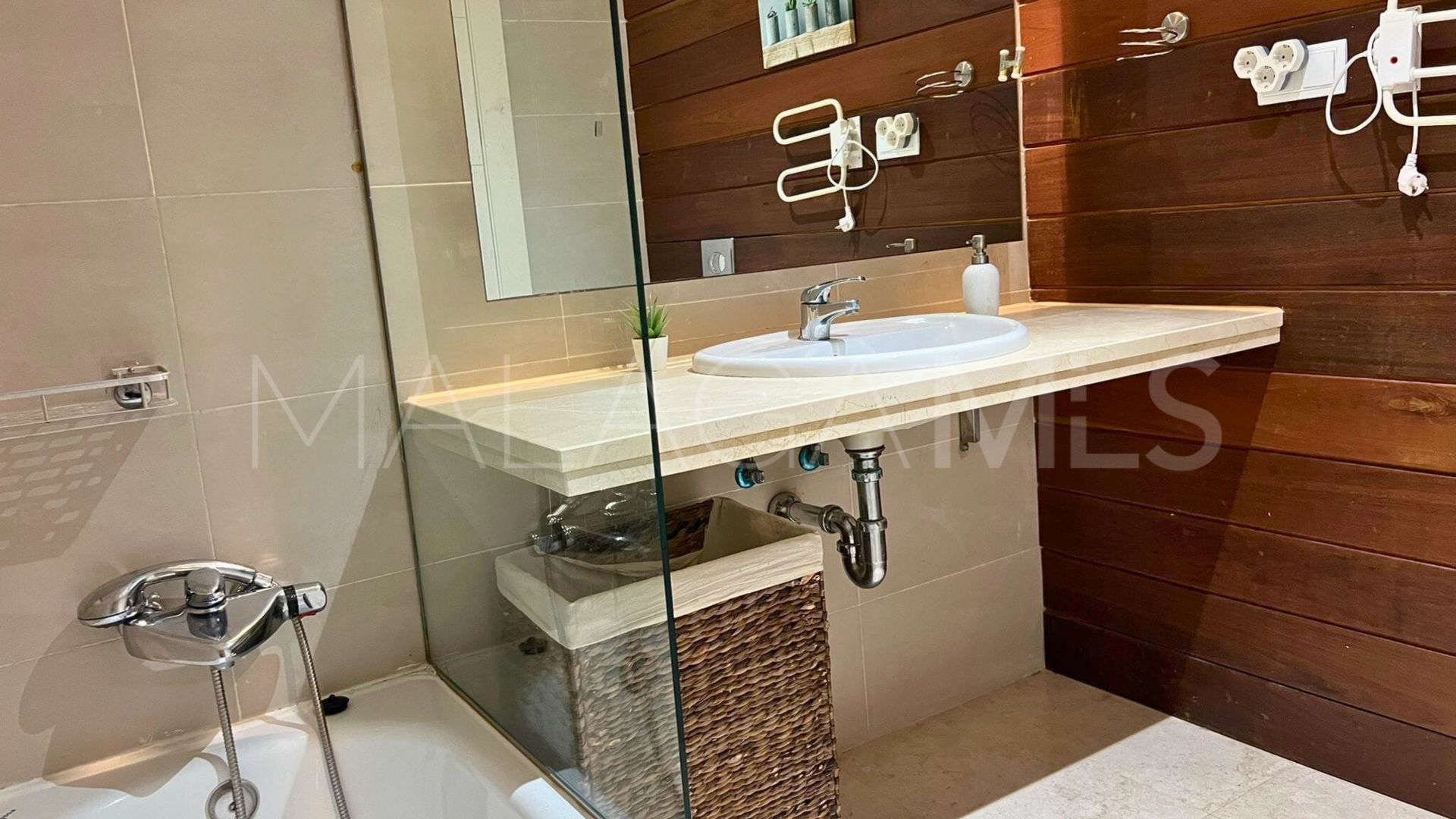 For sale La Duquesa apartment with 3 bedrooms