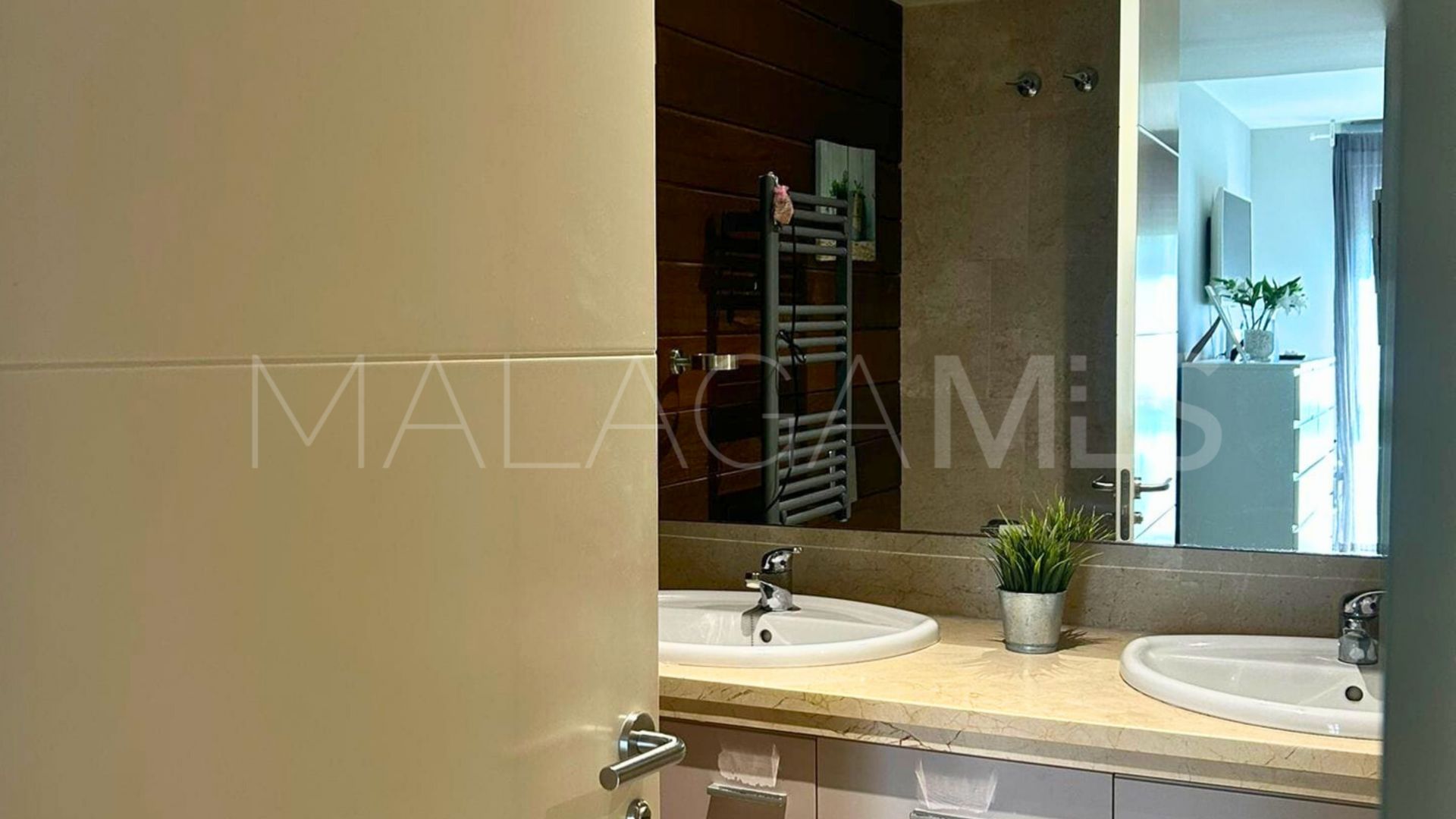 For sale La Duquesa apartment with 3 bedrooms