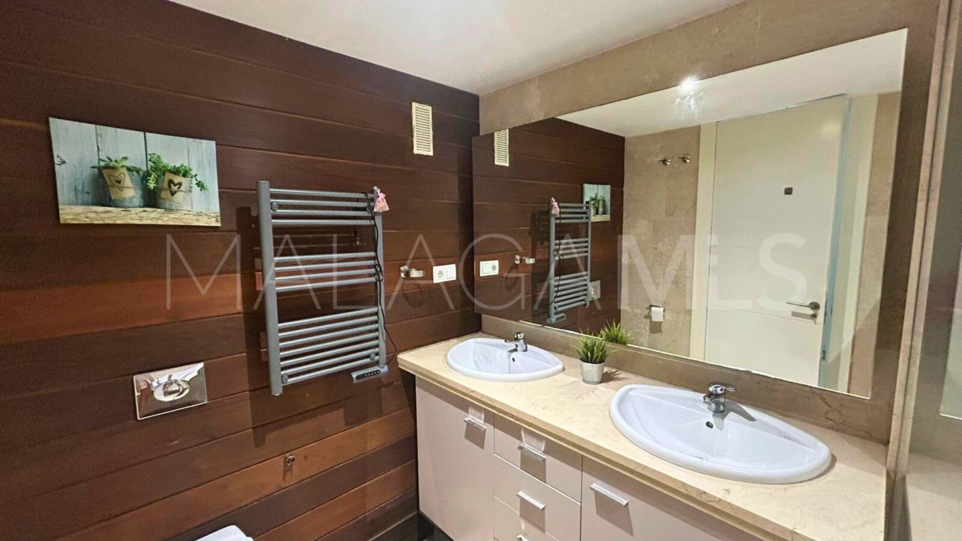 For sale La Duquesa apartment with 3 bedrooms