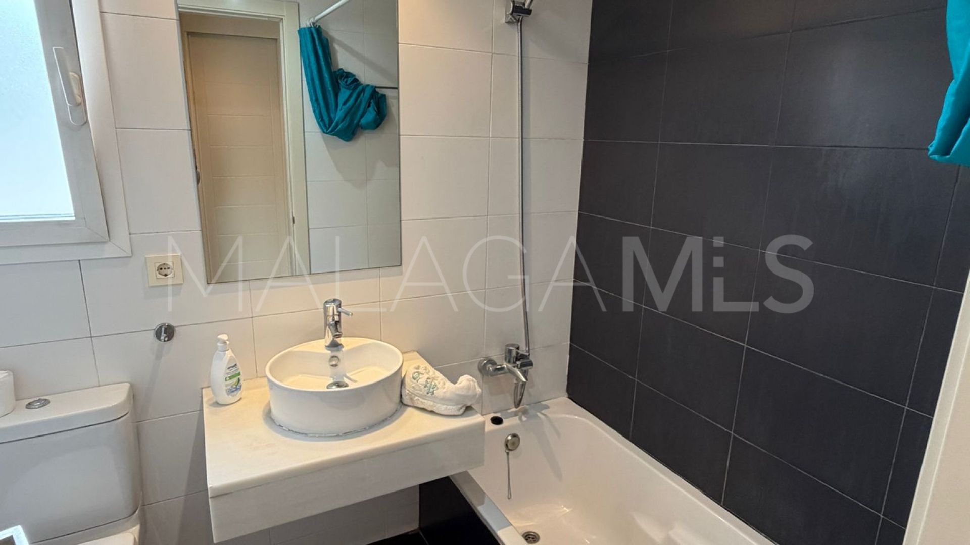 4 bedrooms apartment in Estepona West for sale