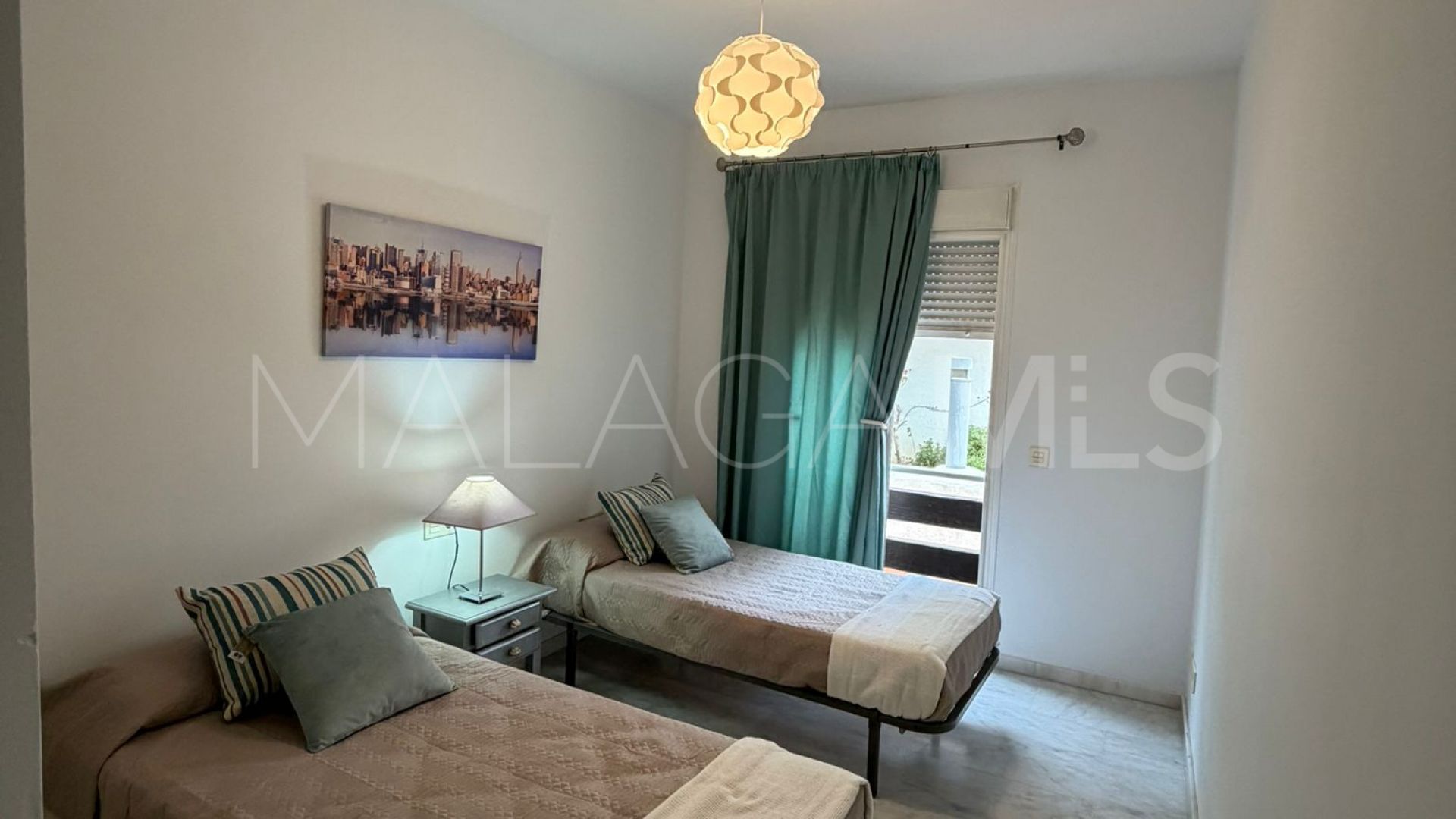 4 bedrooms apartment in Estepona West for sale