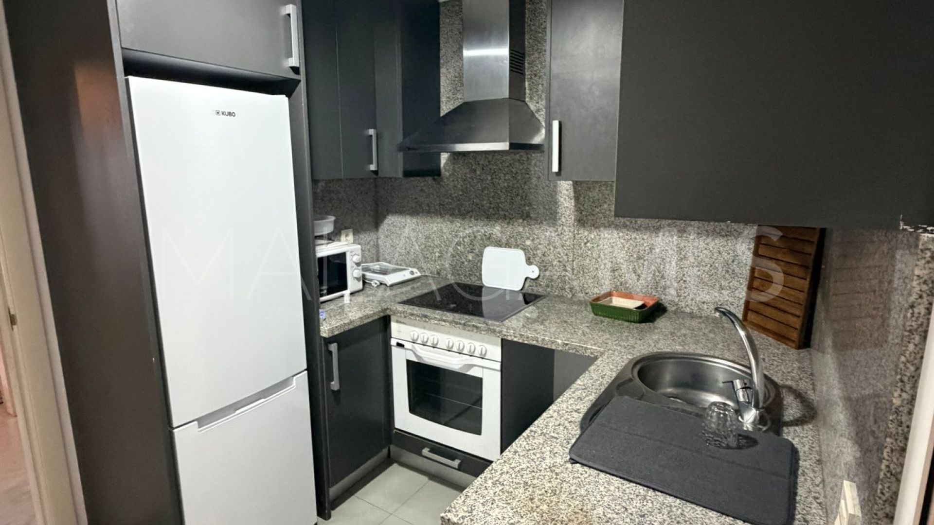 4 bedrooms apartment in Estepona West for sale