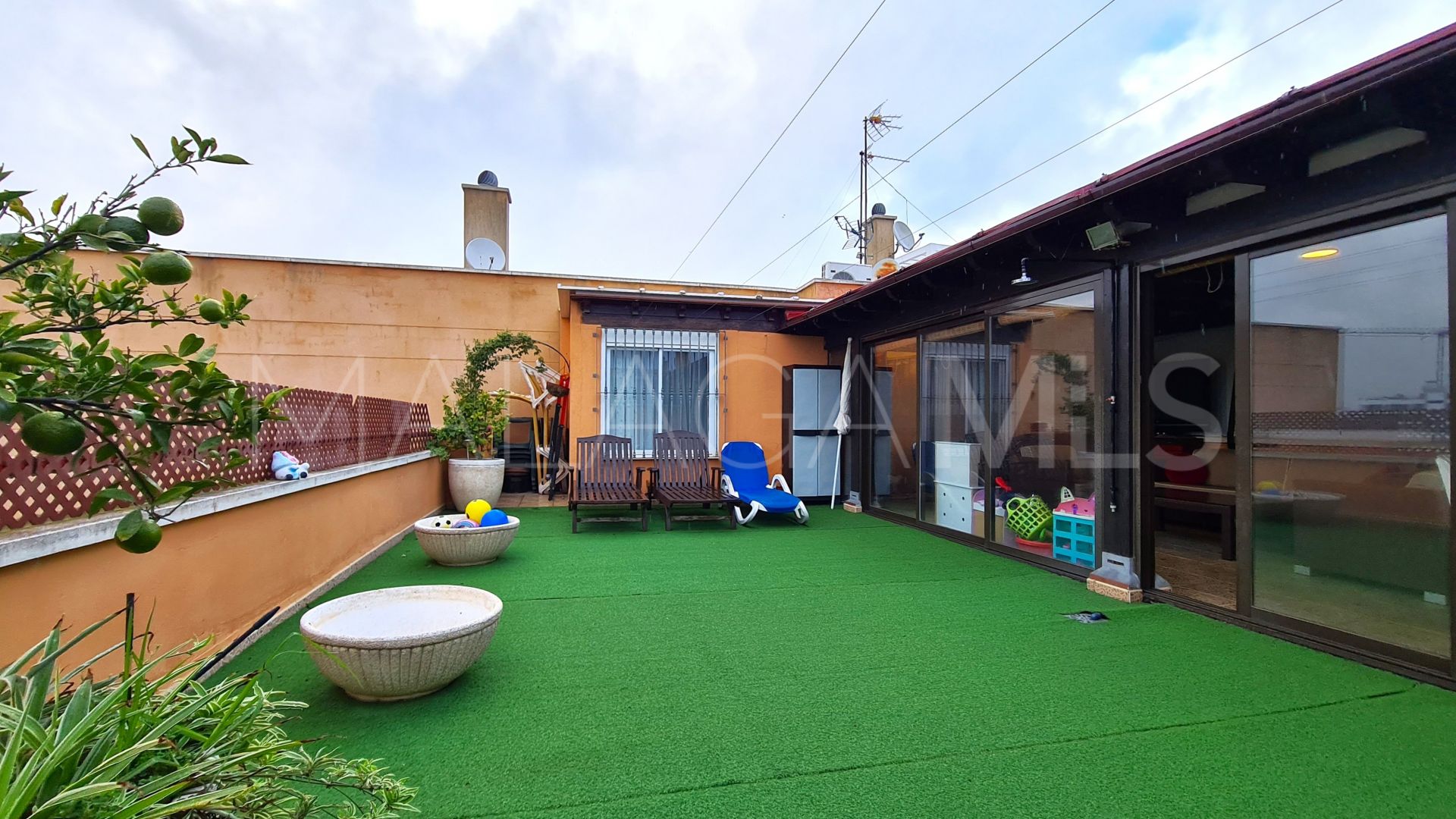 For sale penthouse with 4 bedrooms in Estepona