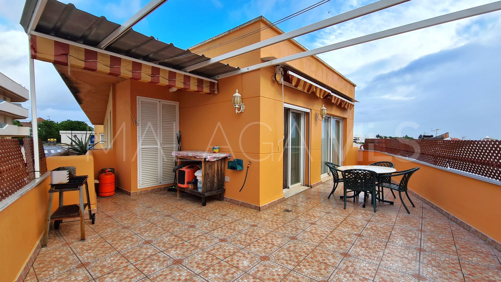 For sale penthouse with 4 bedrooms in Estepona