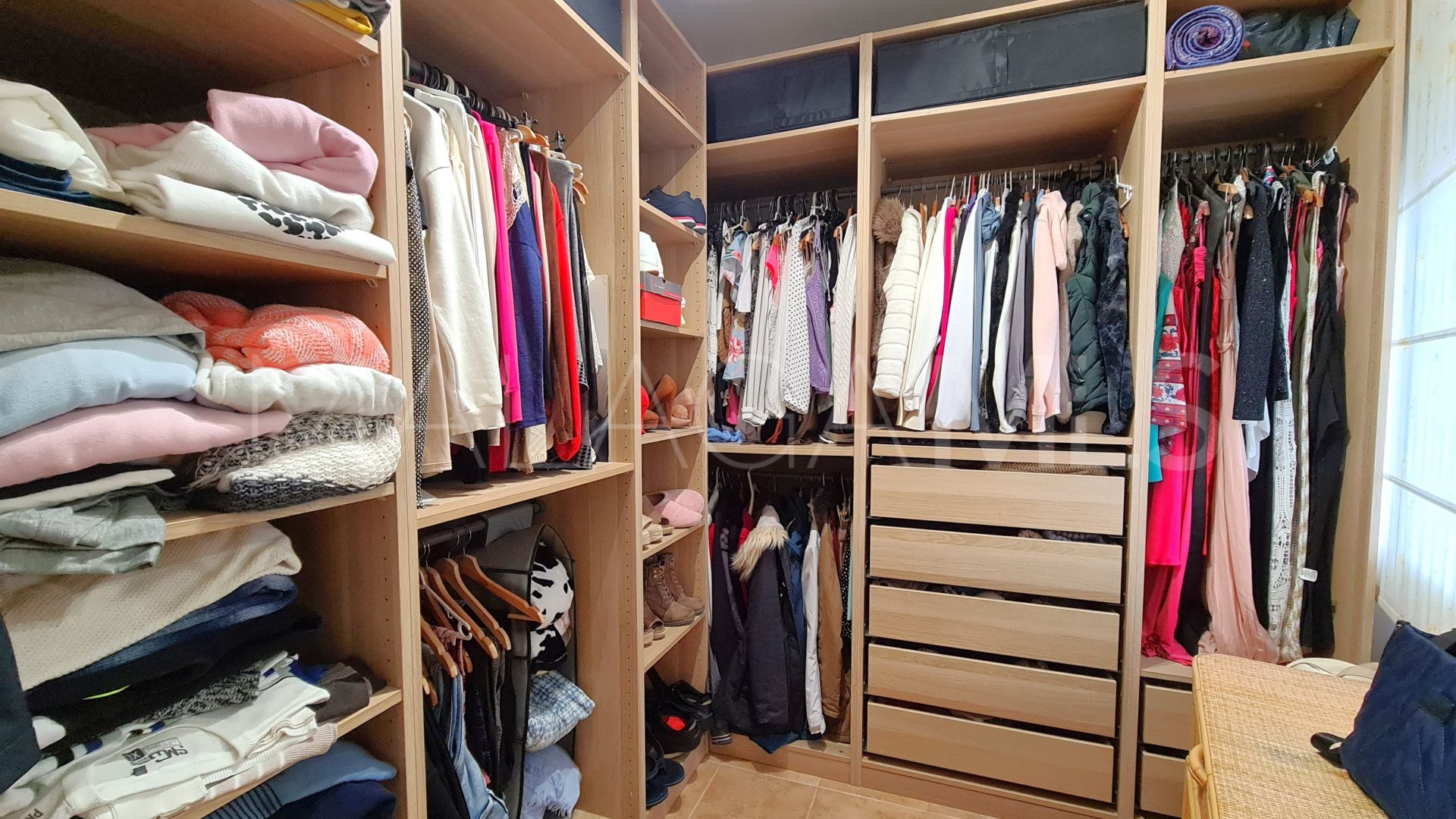 For sale penthouse with 4 bedrooms in Estepona