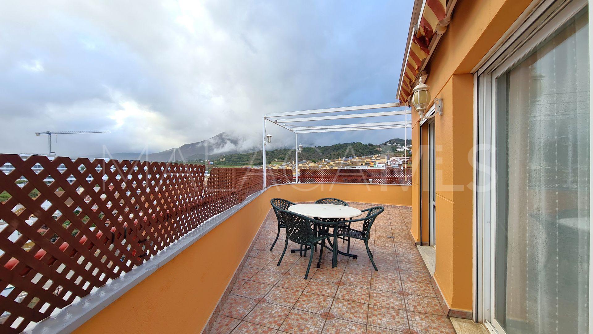 For sale penthouse with 4 bedrooms in Estepona
