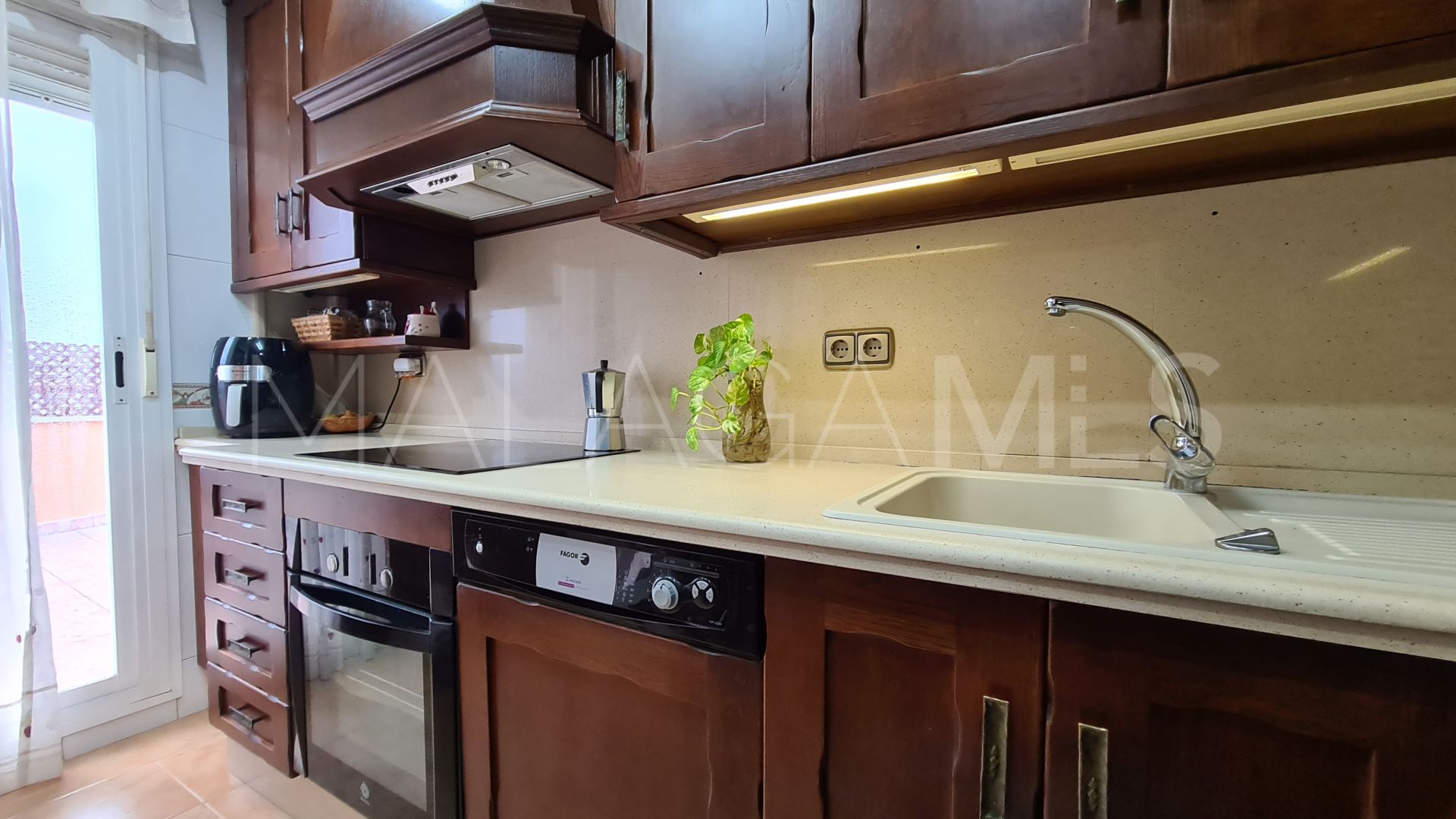 For sale penthouse with 4 bedrooms in Estepona