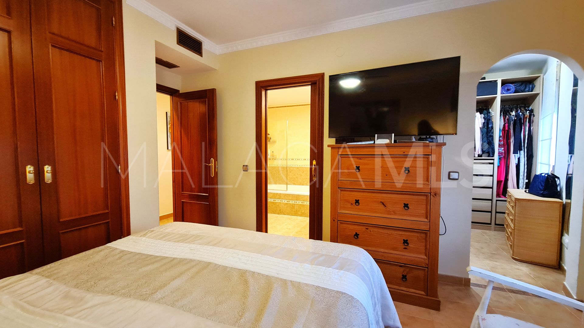 For sale penthouse with 4 bedrooms in Estepona