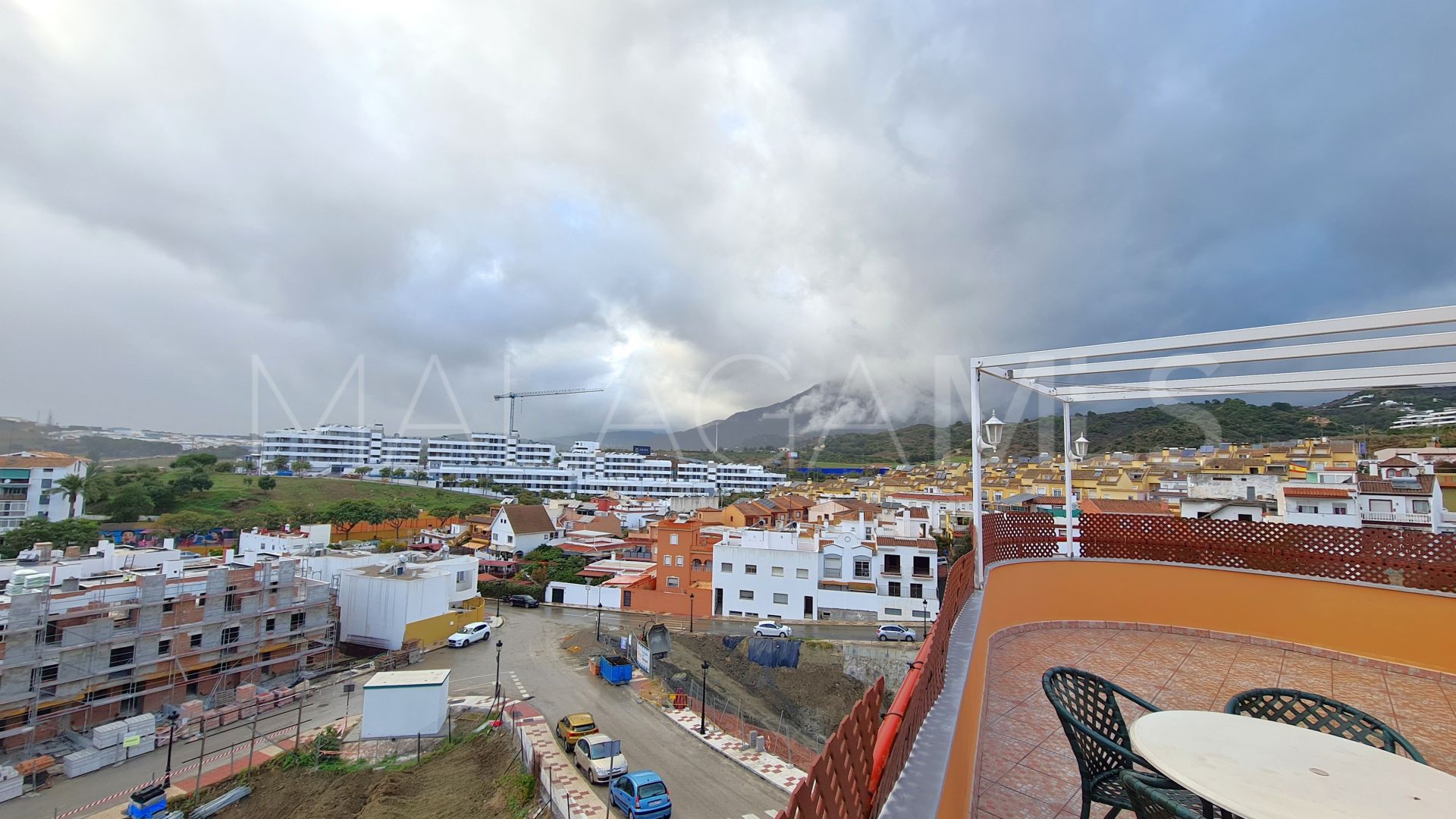 For sale penthouse with 4 bedrooms in Estepona