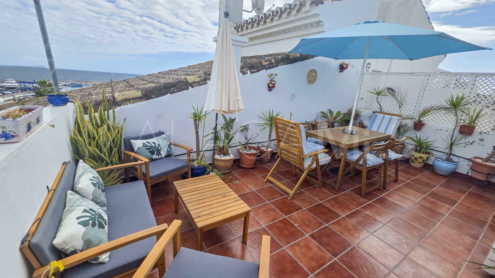 Duplex penthouse in La Duquesa for sale
