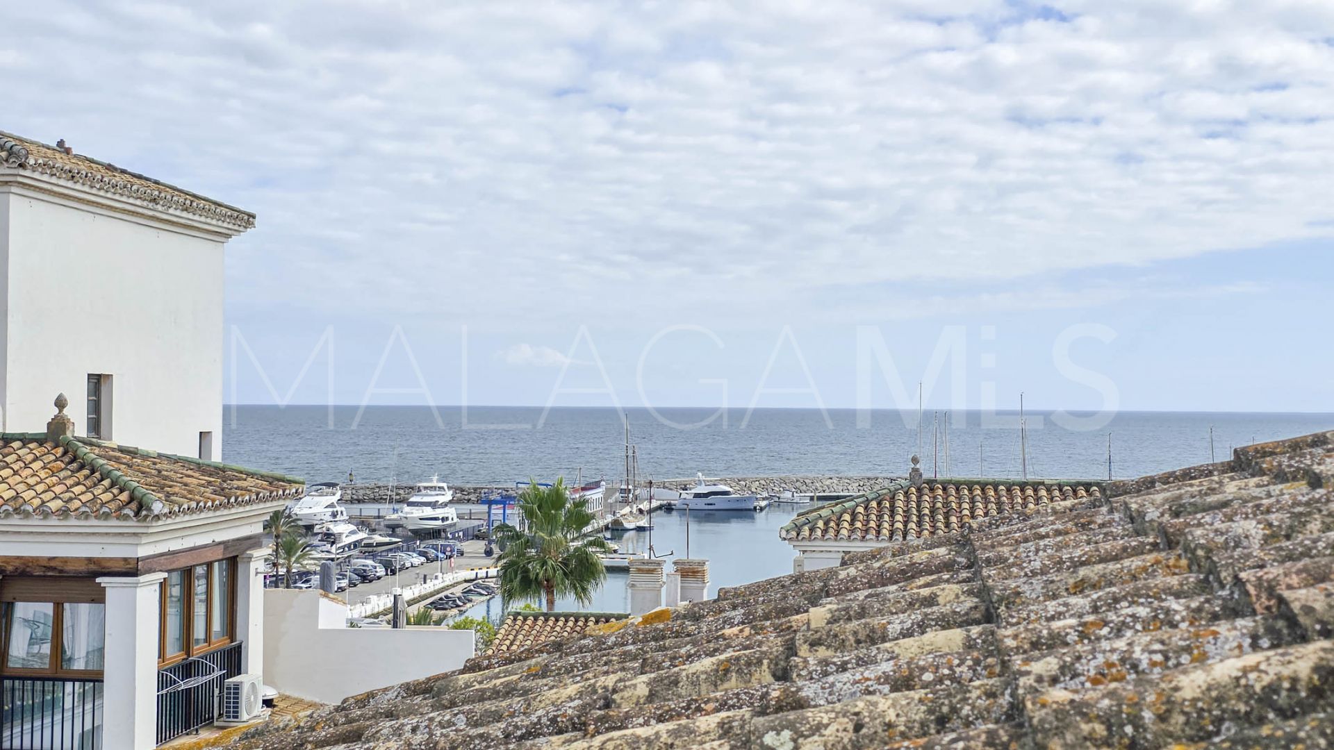 Duplex penthouse in La Duquesa for sale