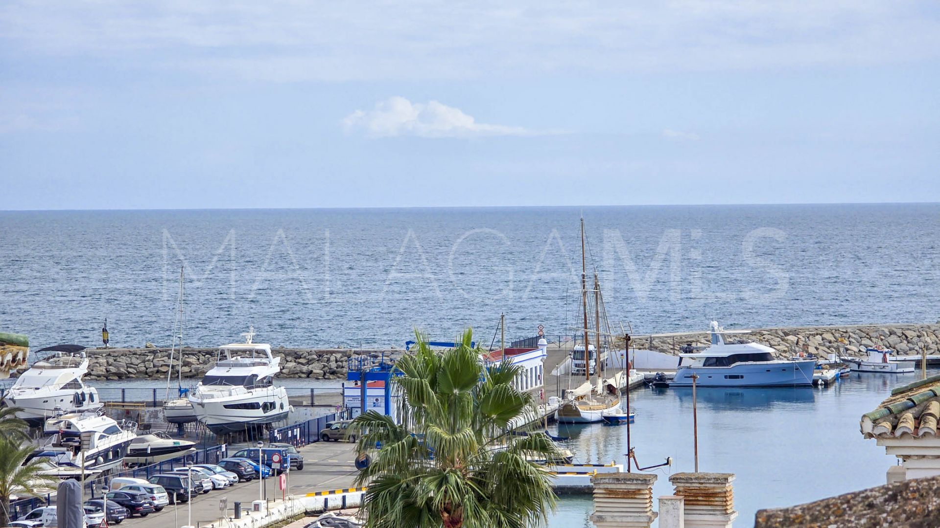 Duplex penthouse in La Duquesa for sale