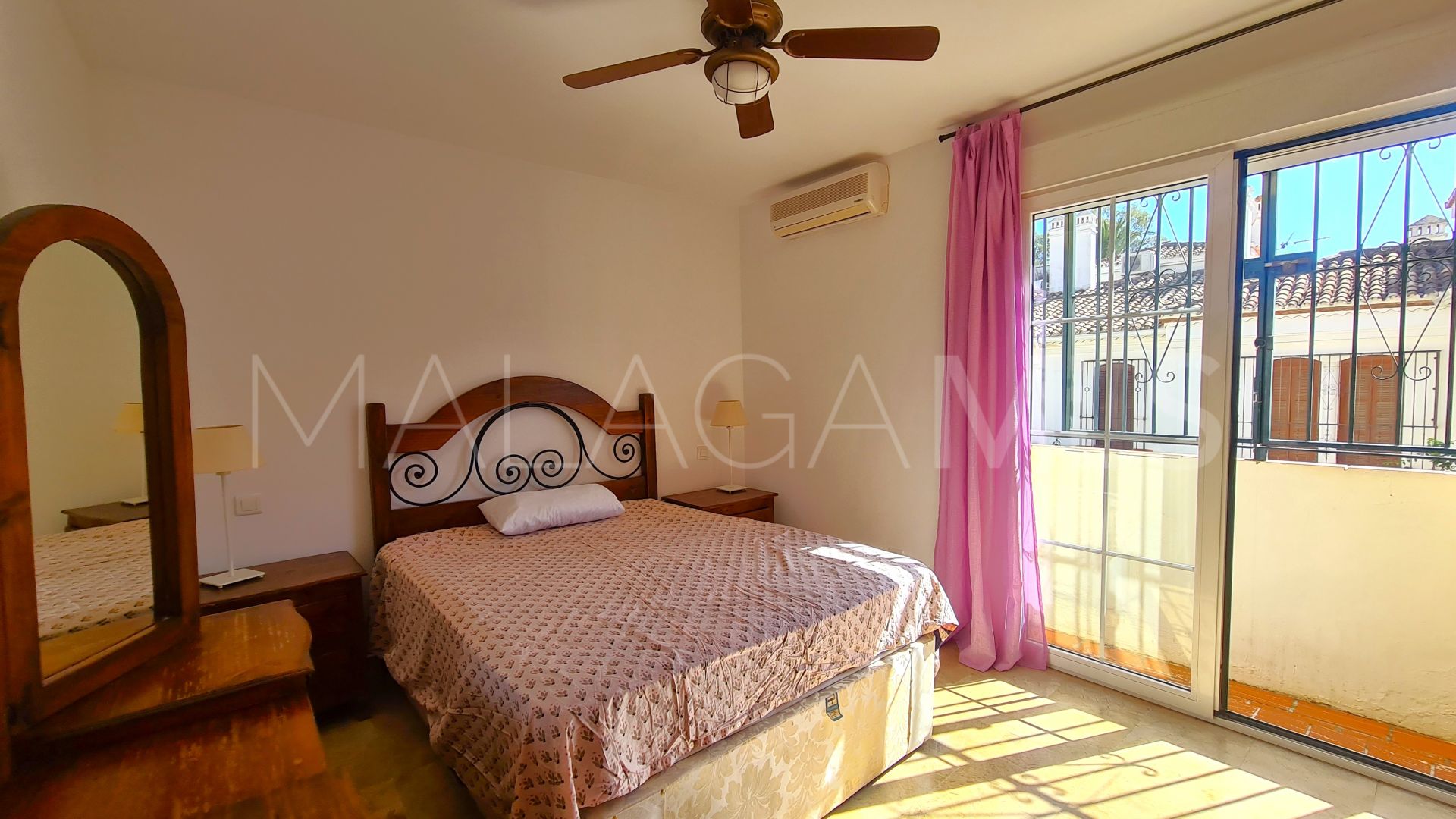 Maison de ville for sale in Estepona Ville