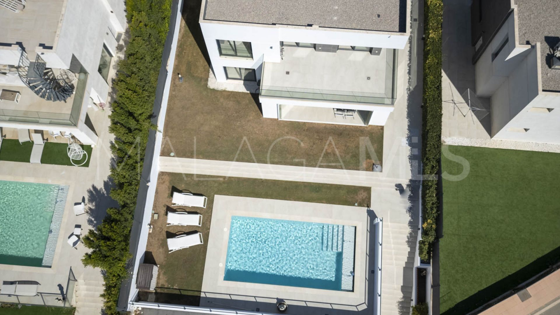 Hus i byn for sale in La Duquesa