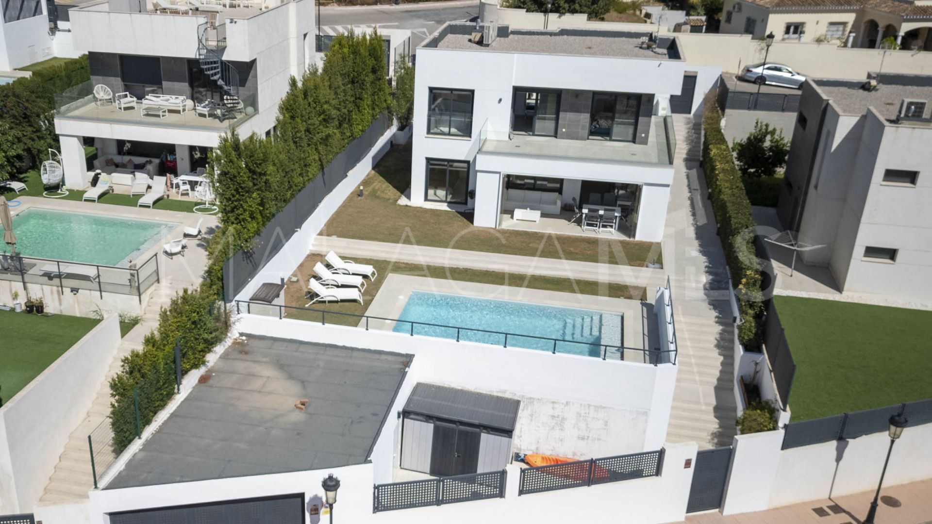 Hus i byn for sale in La Duquesa