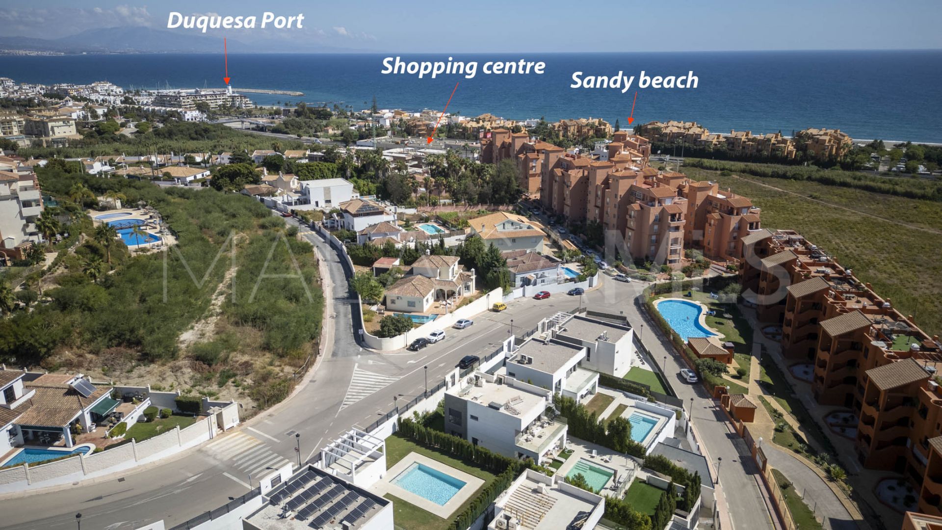 Hus i byn for sale in La Duquesa