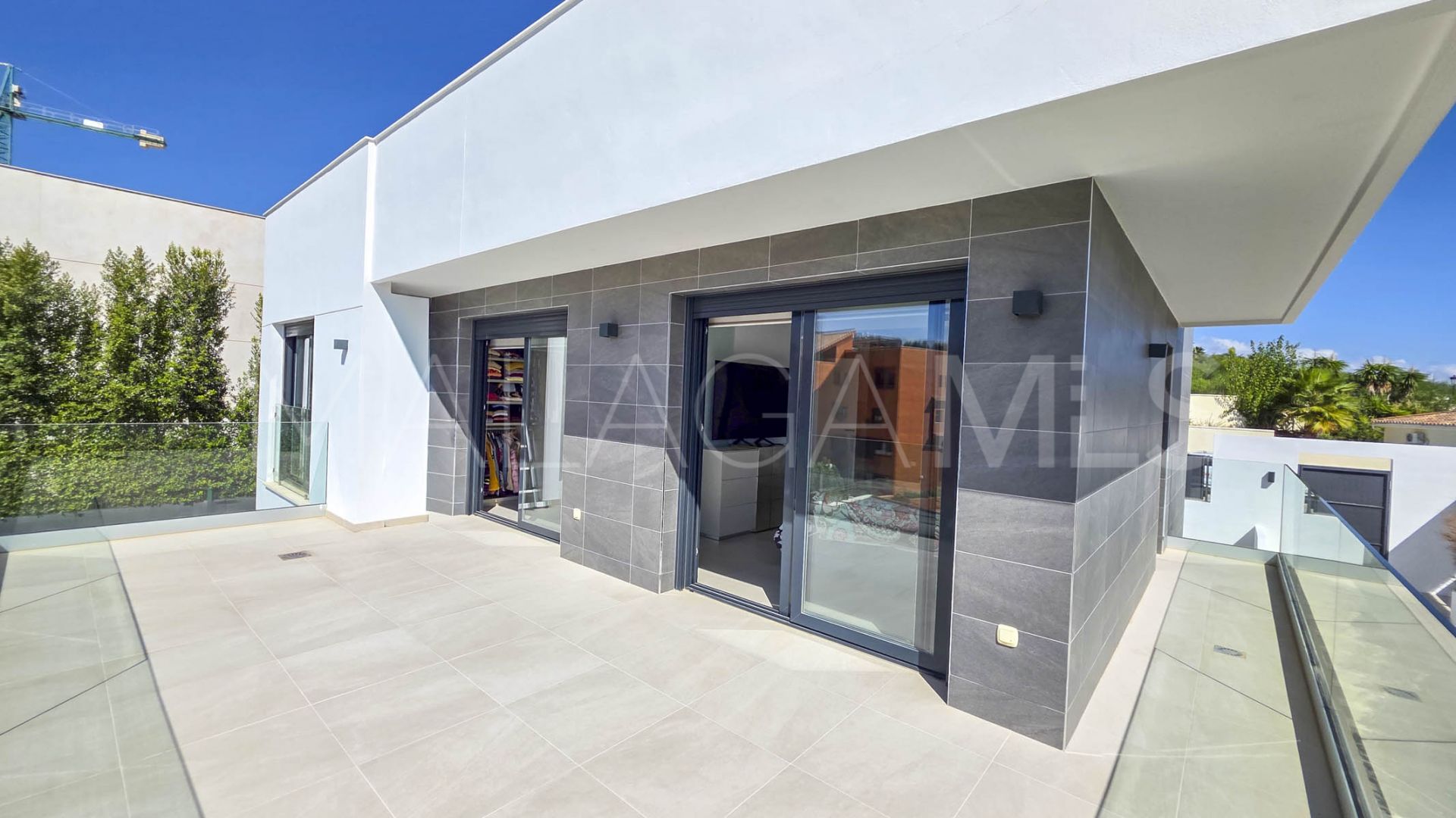 Hus i byn for sale in La Duquesa