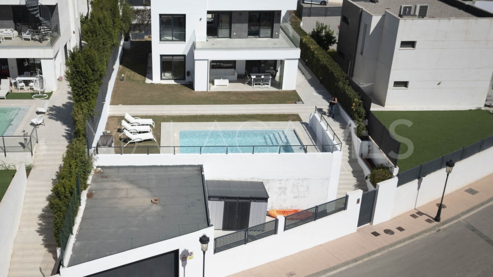 Hus i byn for sale in La Duquesa