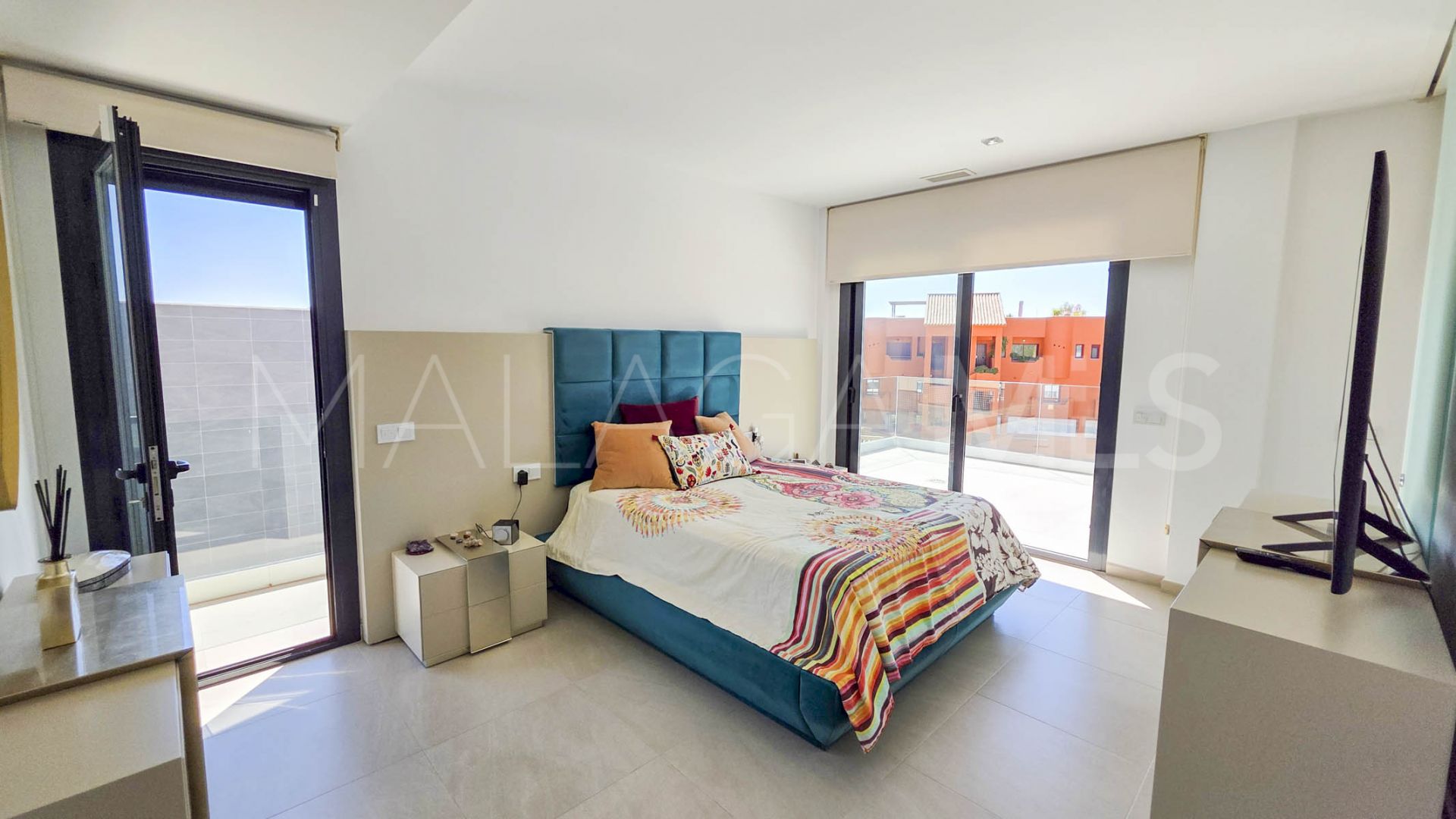 Hus i byn for sale in La Duquesa