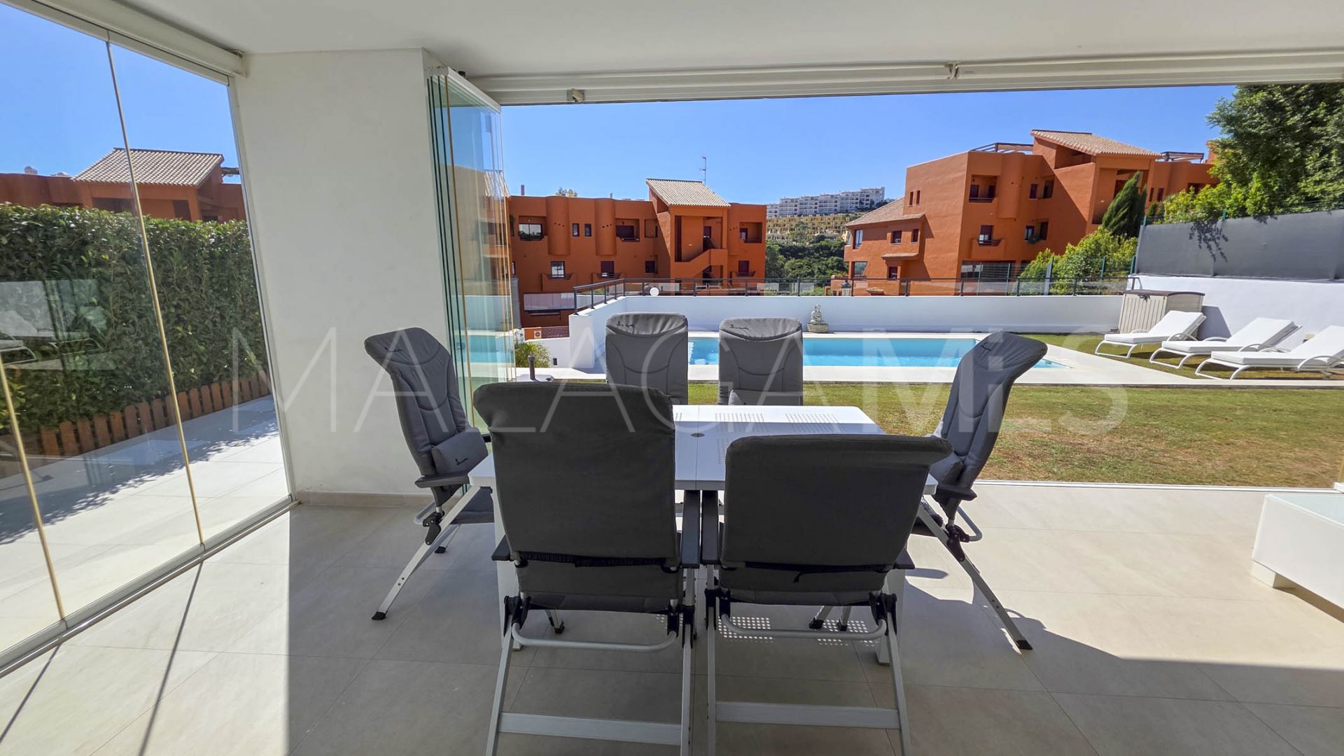 Hus i byn for sale in La Duquesa