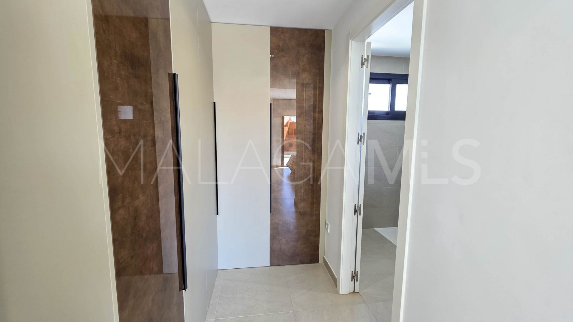 Hus i byn for sale in La Duquesa