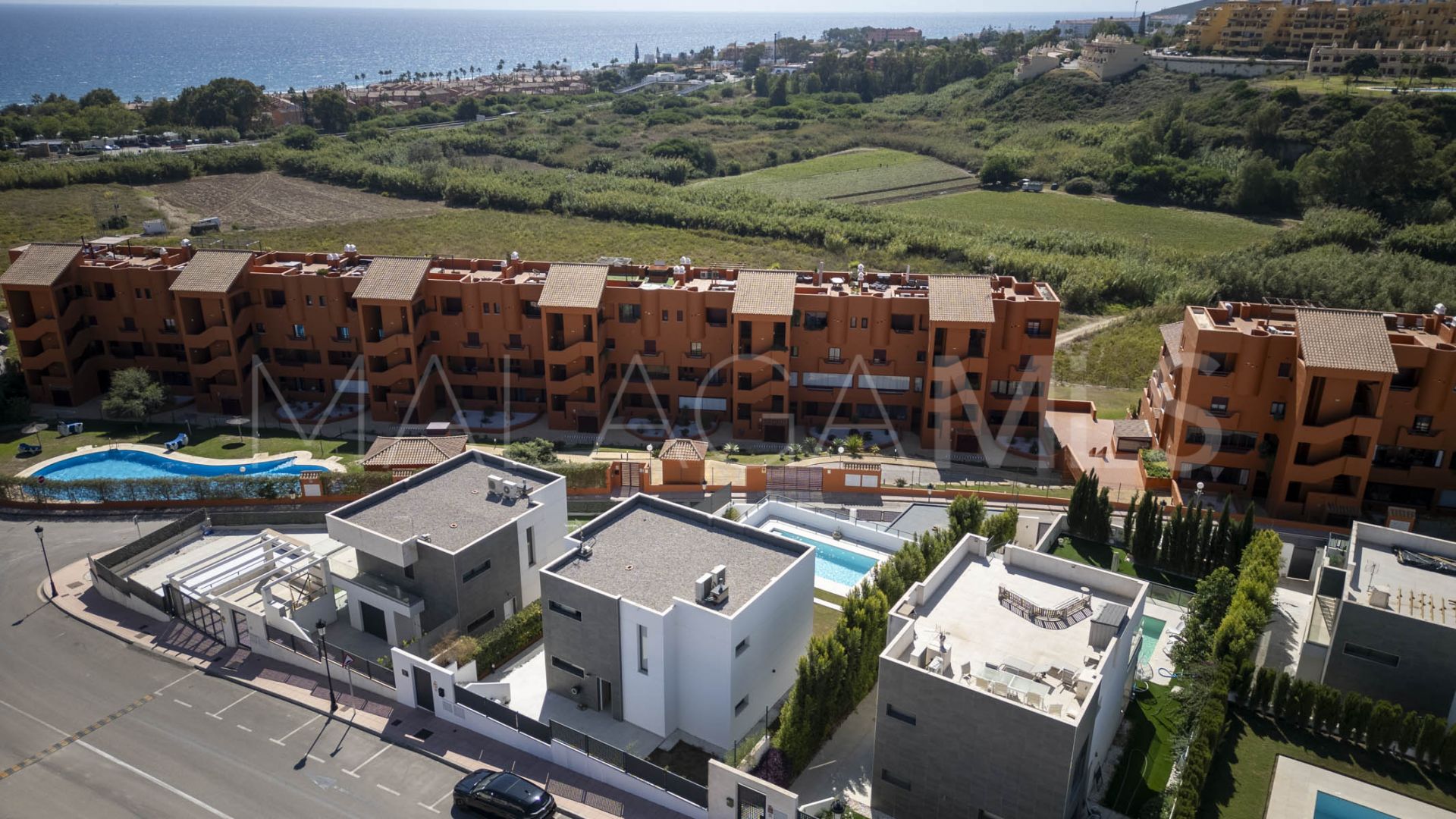 Hus i byn for sale in La Duquesa