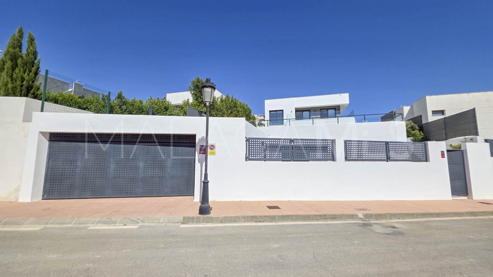 Hus i byn for sale in La Duquesa