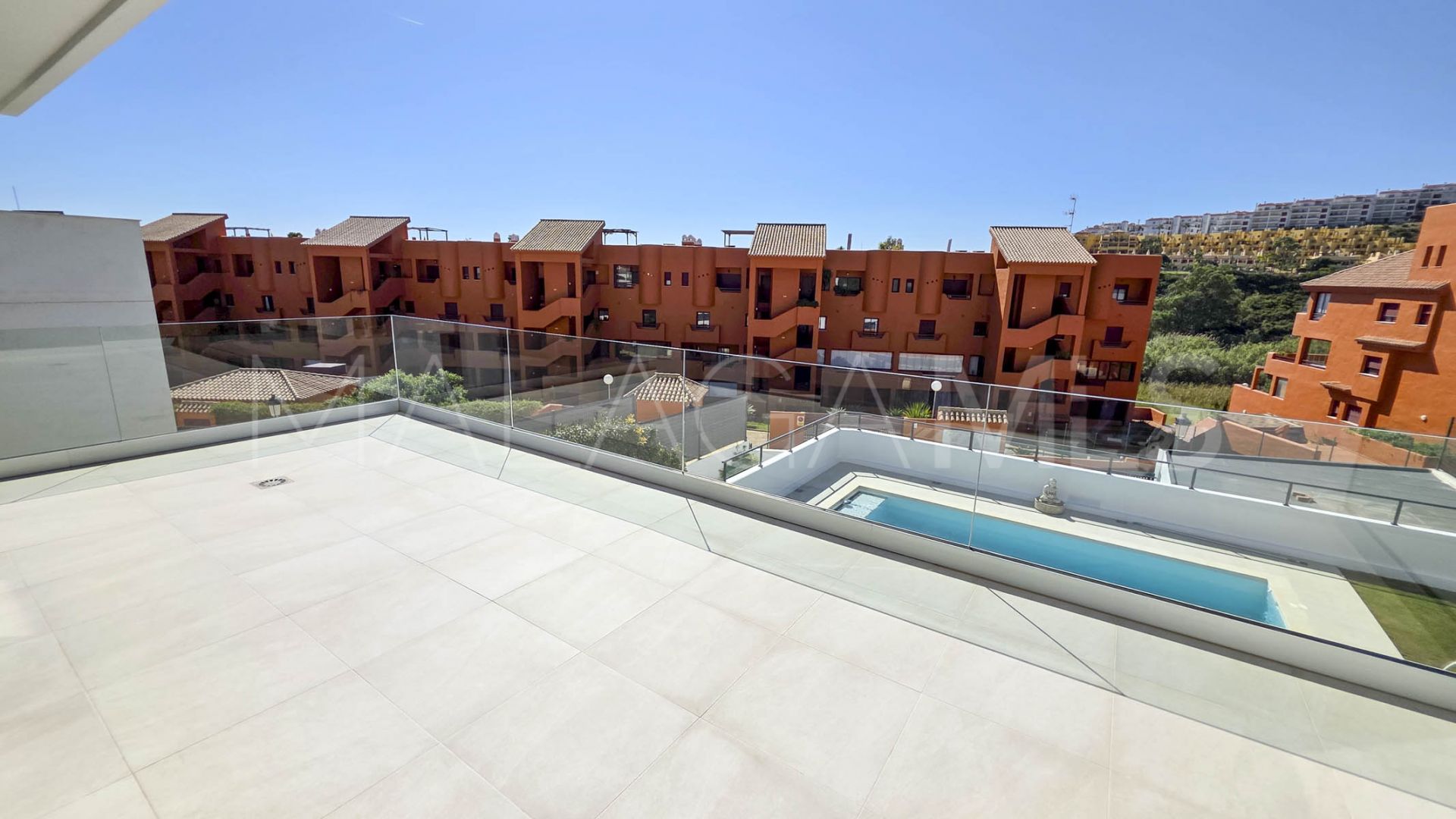 Hus i byn for sale in La Duquesa