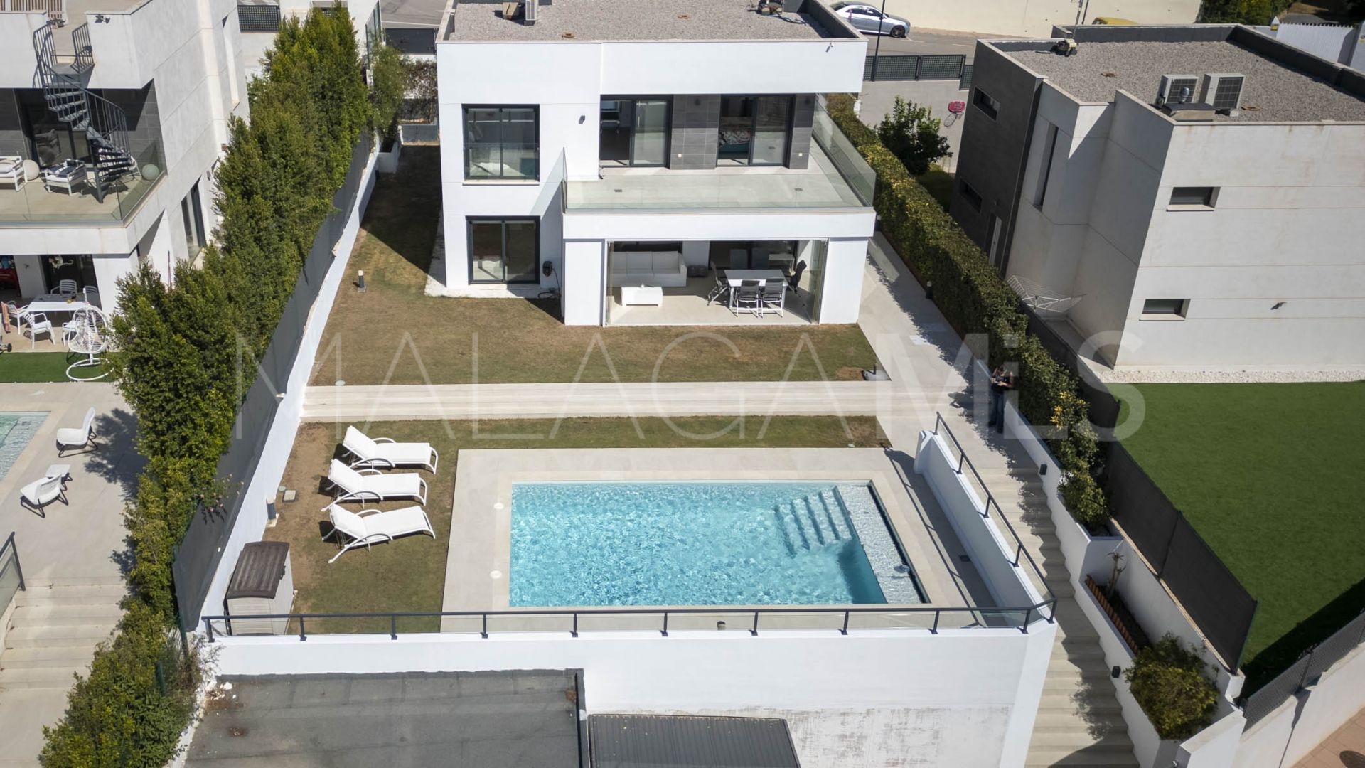 Hus i byn for sale in La Duquesa